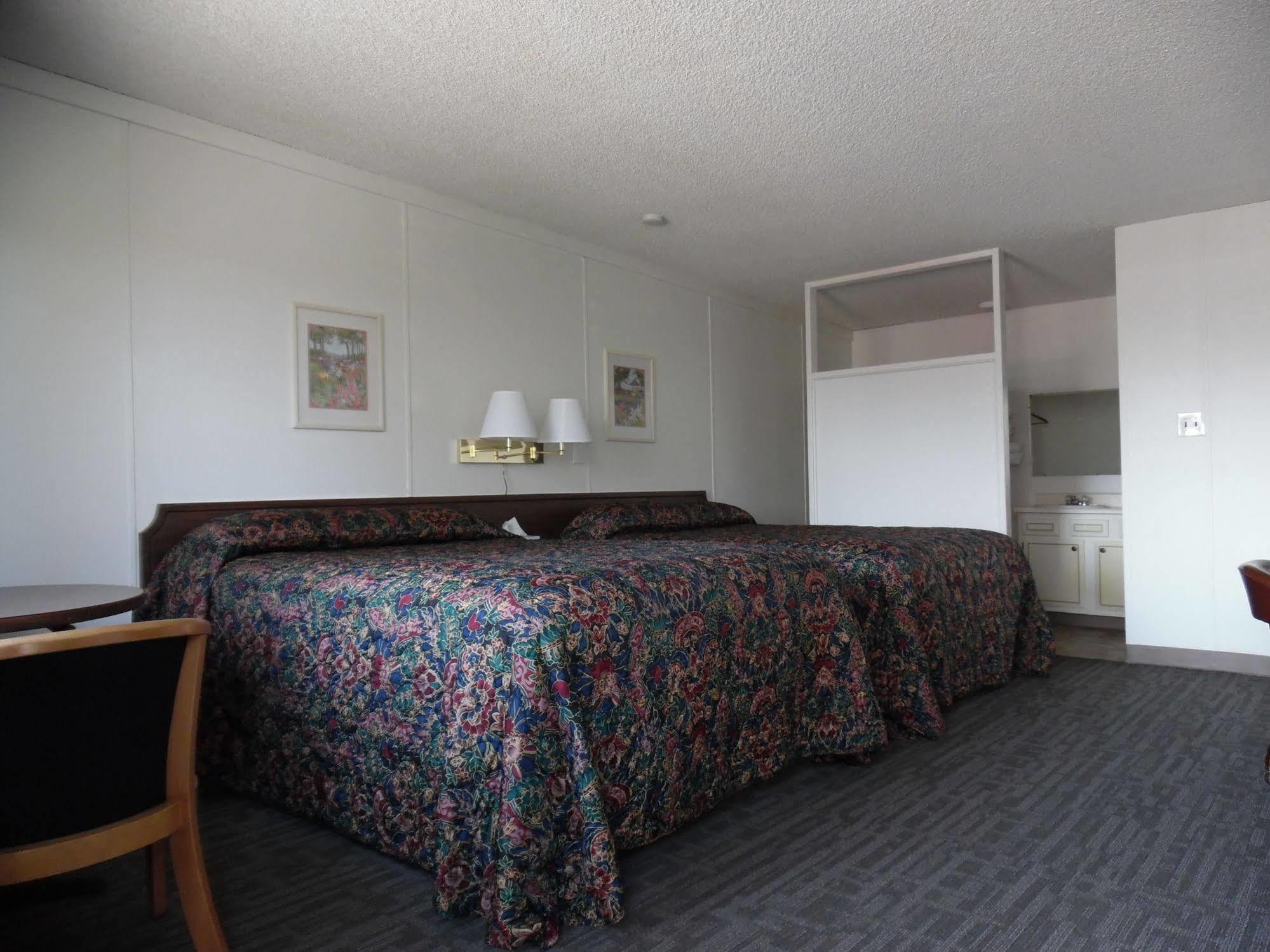 Budget Host Inn Fort Collins Bagian luar foto