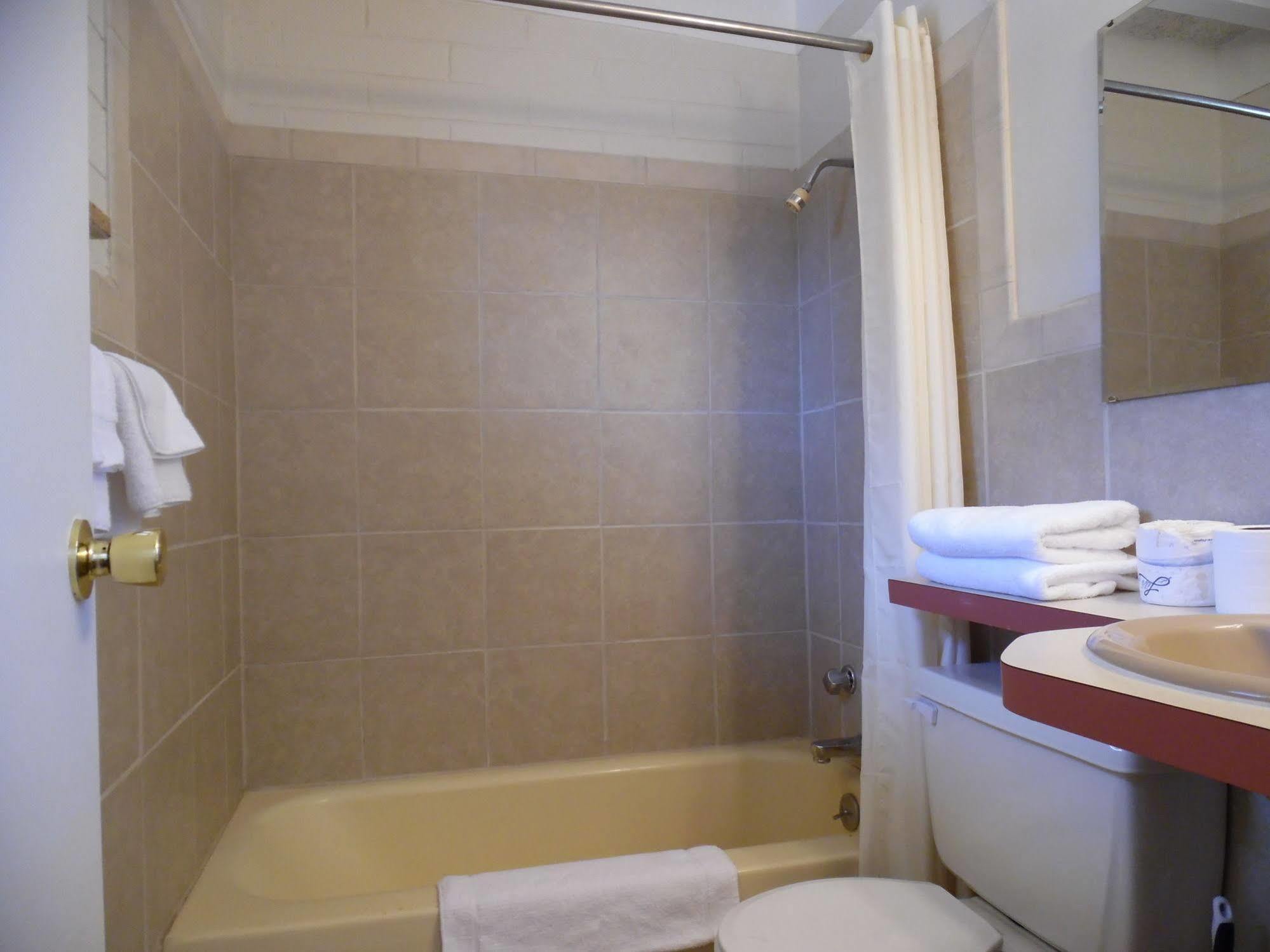 Budget Host Inn Fort Collins Bagian luar foto
